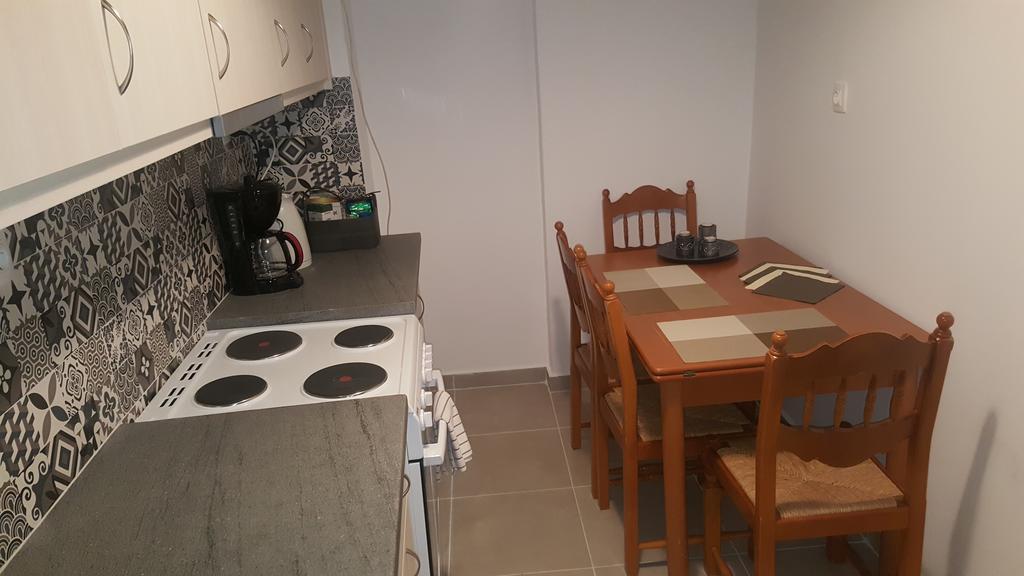 Comfortable Apt , 5 Min Walk To Acropolis Aten Exteriör bild